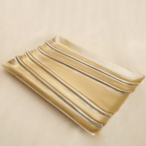 Bandeja Metálica Rectangular Dorada con Relieves