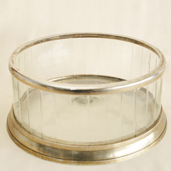 BANDEJA DE ViDRiO CON BORDE METALiCOS DORADOS