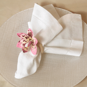 Servilletero Aros de Madera con Orquídeas Fucsia