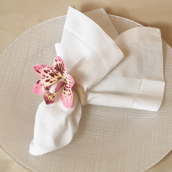 Servilletero Aros de Madera con Orquídeas Fucsia