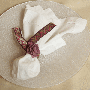 Servilleteros Cintas Moradas y Doradas con Flor Morada