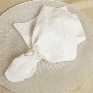 Servilleteros de Aritos de Perlas Blancas con Flor Chifón Blanca